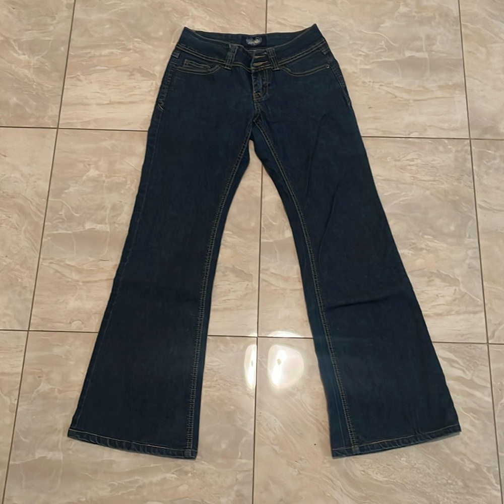 Low-rise flared jeans